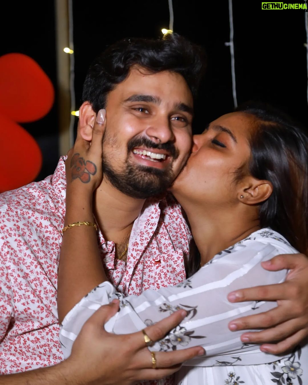 Myna Nandhini - 105K Likes - Love u pappa love u forever nammakku ponnu iruntha intha mathiri oru paiyen than venumnu vendiruppen ne kidachathuku i am so 🍀 lucky happy Valentine’s Day @iam_yogeshwaram