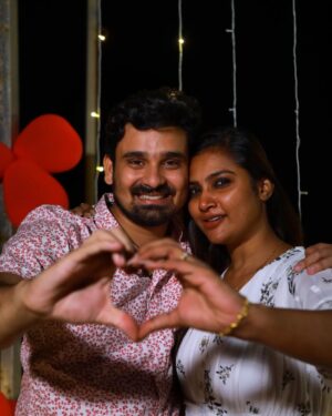 Myna Nandhini Instagram - Love u pappa love u forever nammakku ponnu iruntha intha mathiri oru paiyen than venumnu vendiruppen ne kidachathuku i am so 🍀 lucky happy Valentine’s Day @iam_yogeshwaram