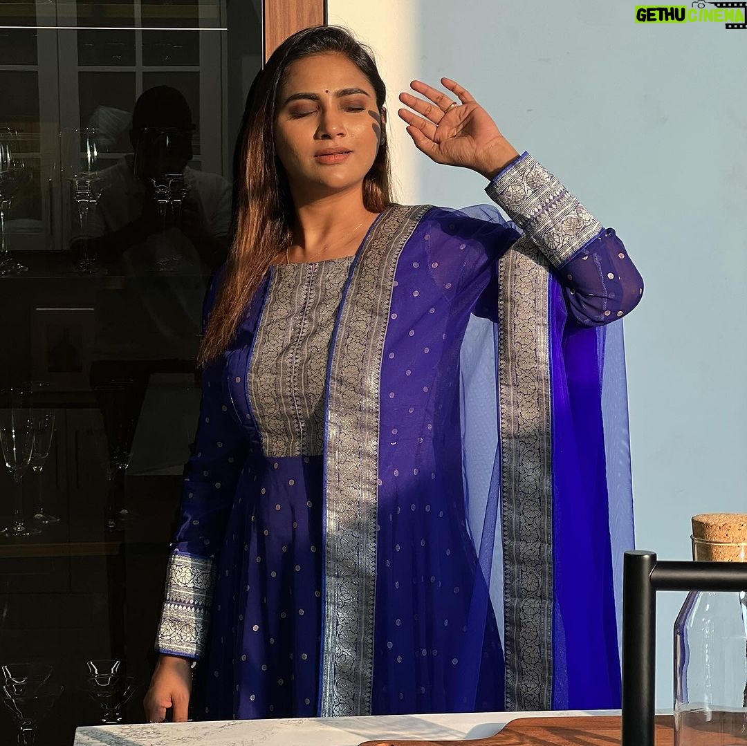 Myna Nandhini Instagram - Omg so beautiful blue colour wow wow wow @chakrabortymukta