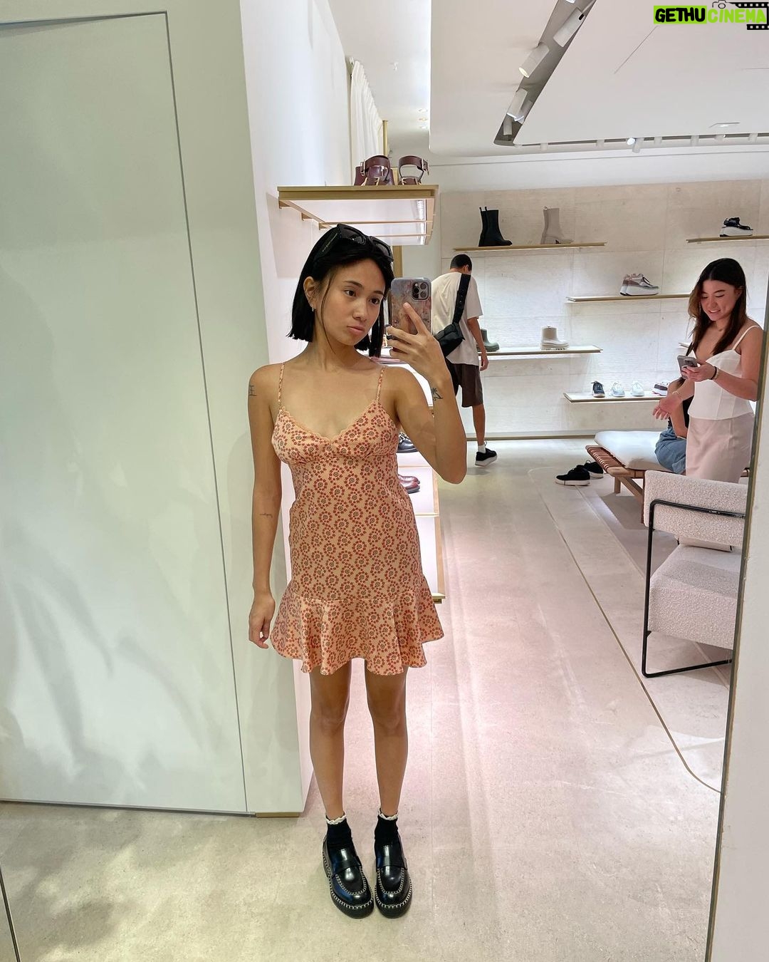 NIKI Instagram - all i ever do is go on tour n take pictures n never post them hehe