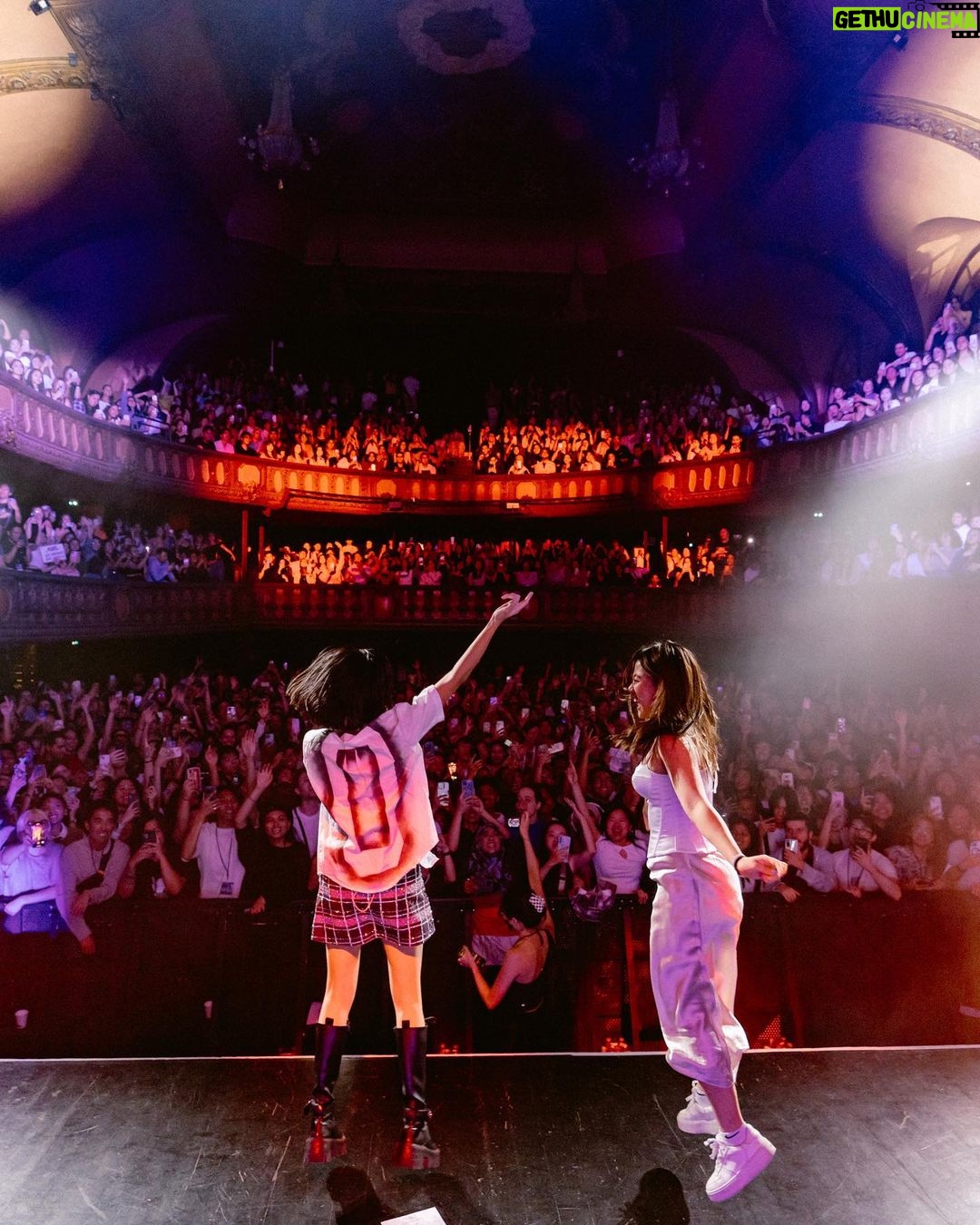 NIKI Instagram - first show ever in Paris u guys sold it out 🥺 !!! MERCI BEAUCOUP PARIS 🇫🇷🤍🥰 je t’aime!!! Le Trianon