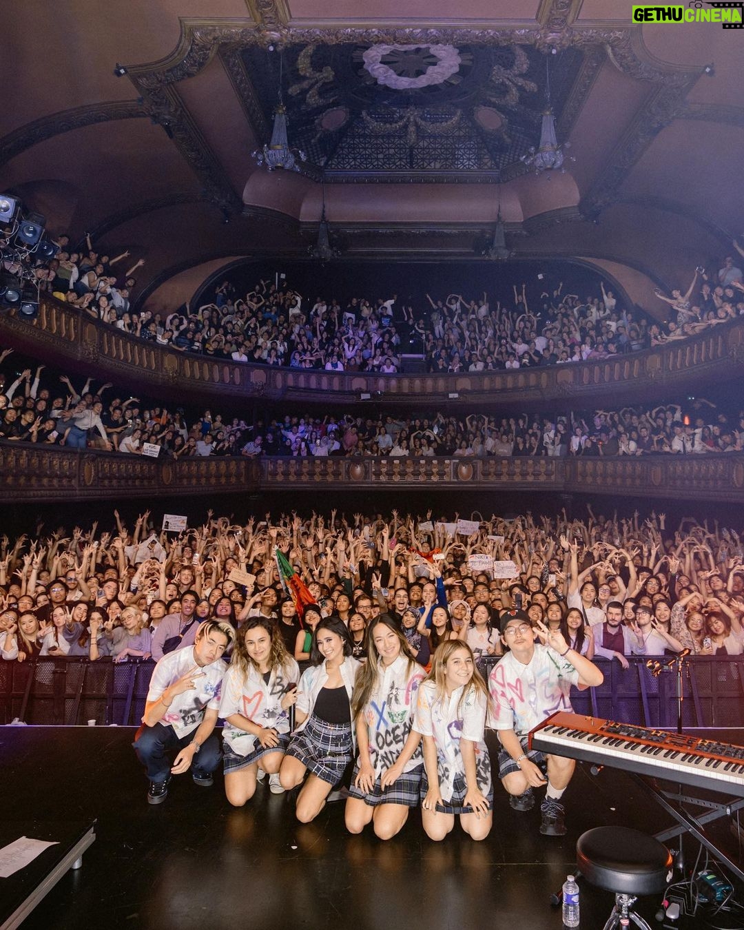 NIKI Instagram - first show ever in Paris u guys sold it out 🥺 !!! MERCI BEAUCOUP PARIS 🇫🇷🤍🥰 je t’aime!!! Le Trianon