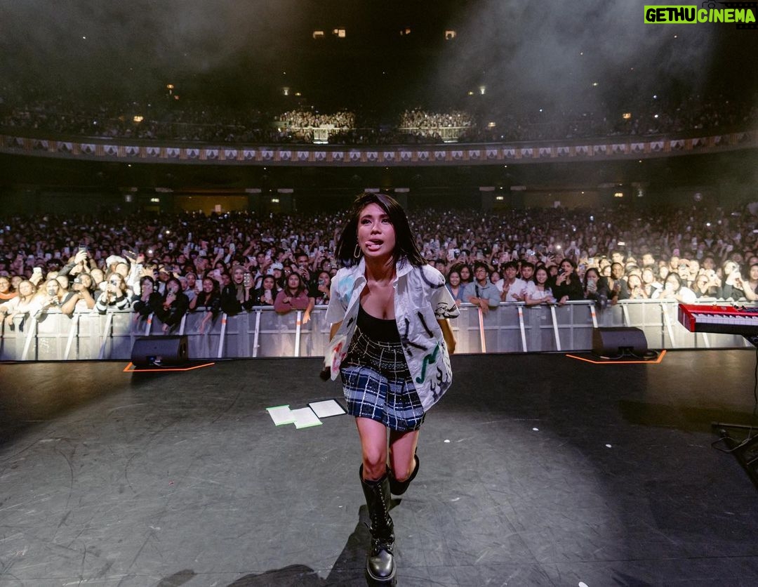 NIKI Instagram - LONDON I AM ACTUALLY STUPID IN LOVE WITH YOU !!! one of my fav shows of all time thank you sooo much for showing up & showing out !!!!🥺🥺 we WILL be back xx London, United Kingdom