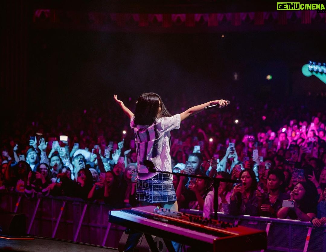 NIKI Instagram - LONDON I AM ACTUALLY STUPID IN LOVE WITH YOU !!! one of my fav shows of all time thank you sooo much for showing up & showing out !!!!🥺🥺 we WILL be back xx London, United Kingdom