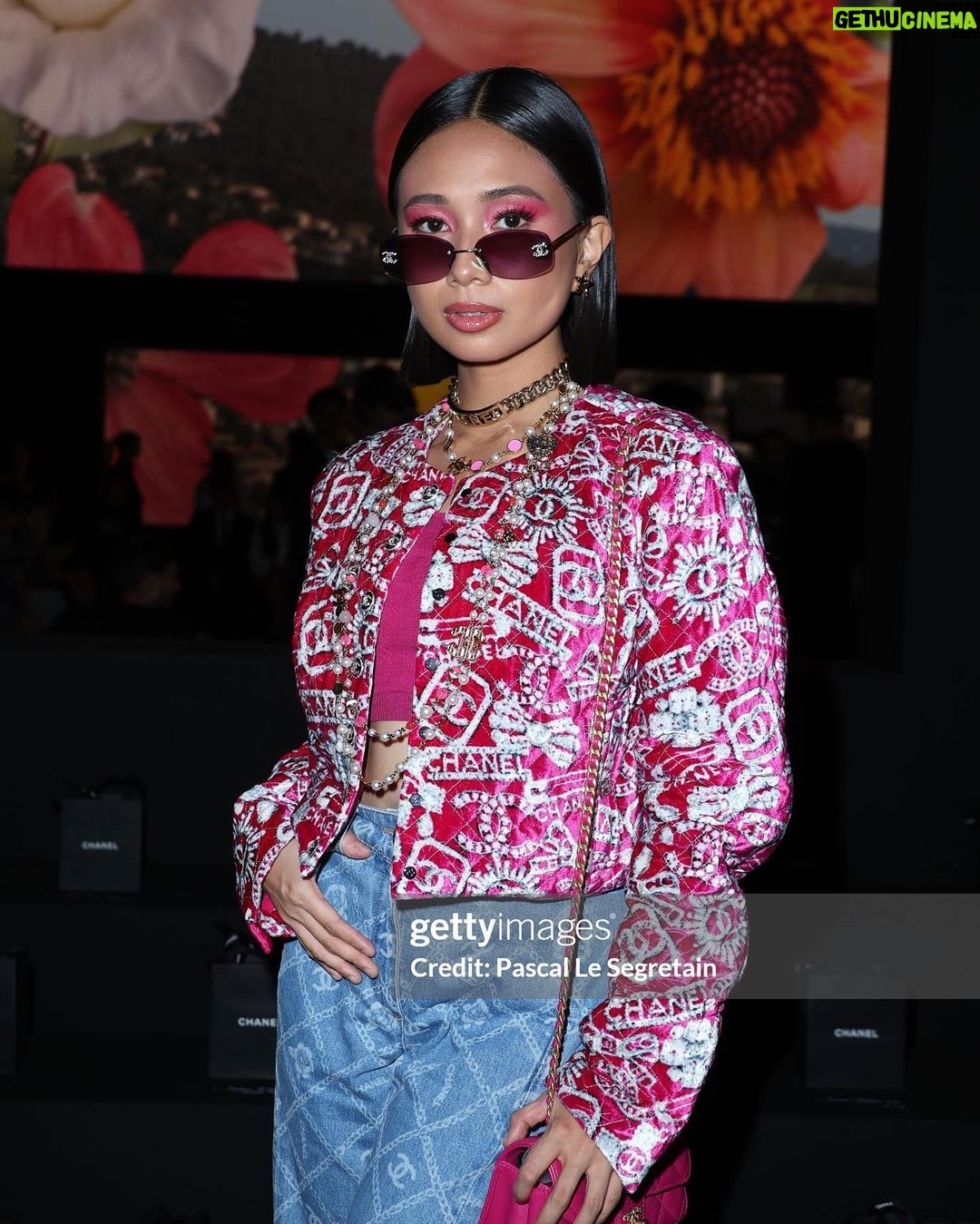 NIKI Instagram - bb’s first ever paris fashion week 🇫🇷🥺 merci beaucoup @chanelofficial for having me 🤍🖤 Paris, France