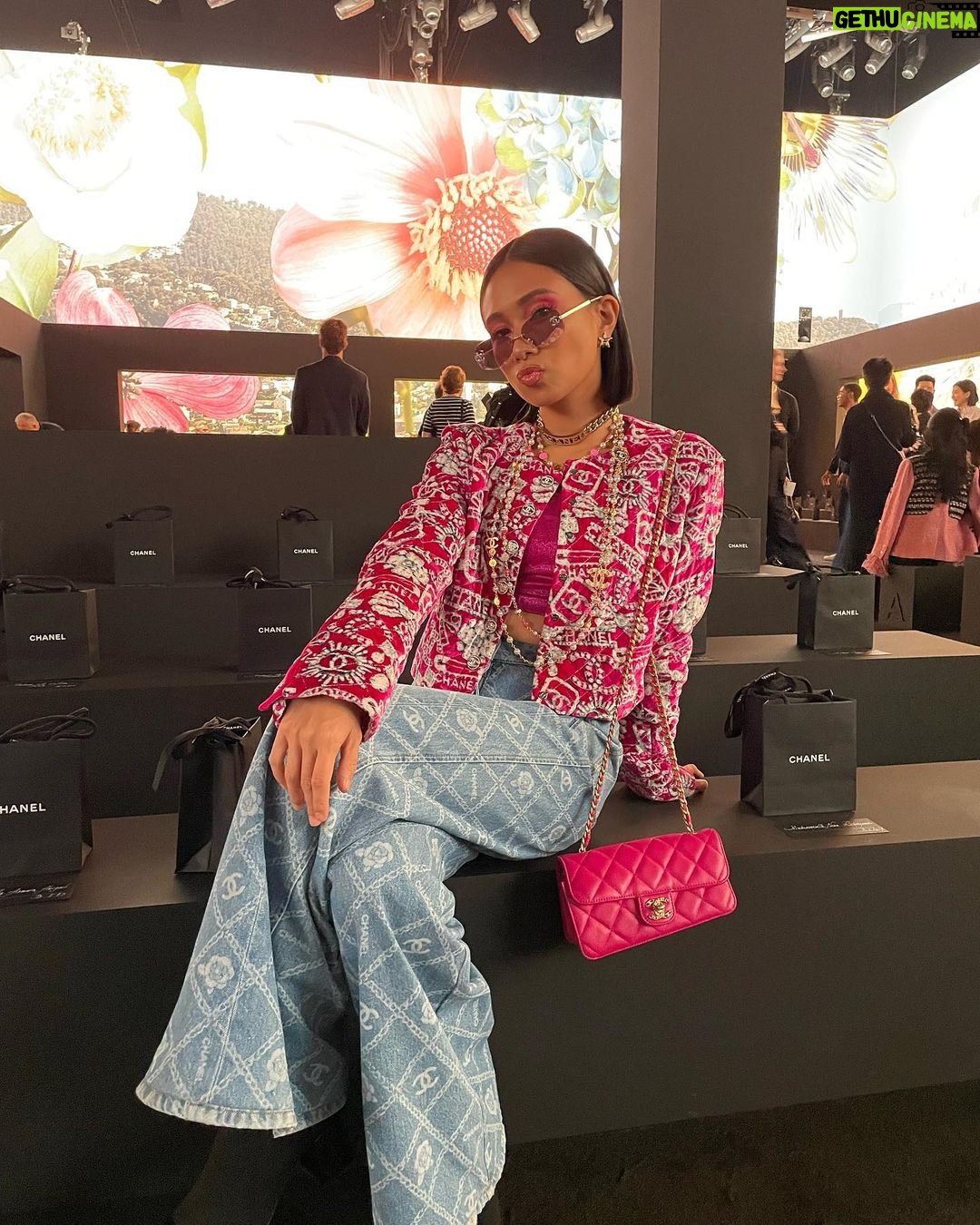 NIKI Instagram - bb’s first ever paris fashion week 🇫🇷🥺 merci beaucoup @chanelofficial for having me 🤍🖤 Paris, France