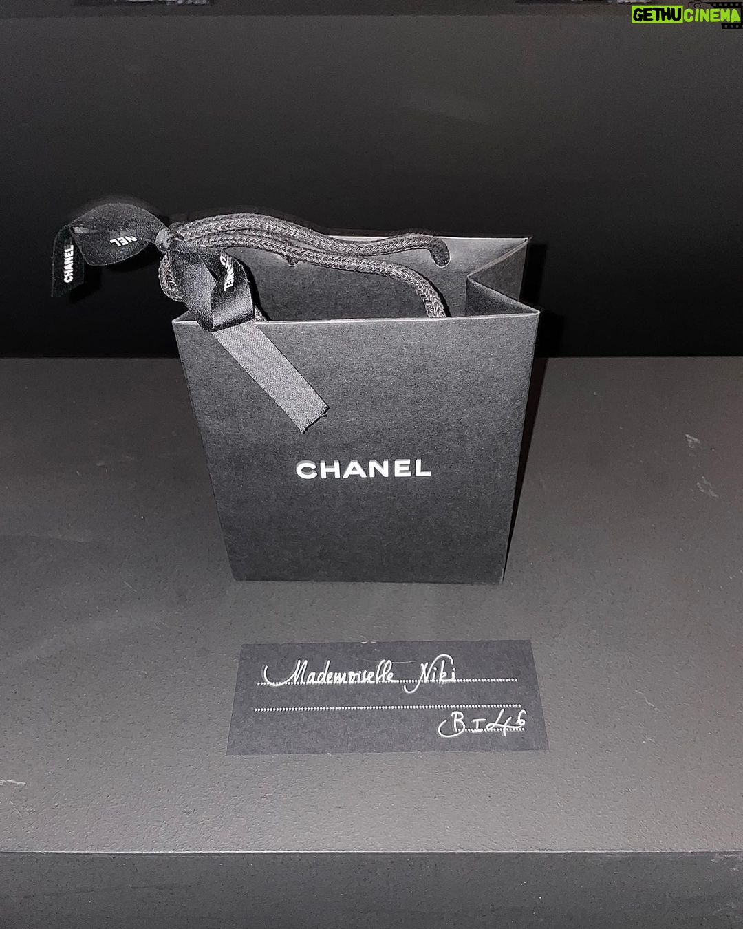 NIKI Instagram - bb’s first ever paris fashion week 🇫🇷🥺 merci beaucoup @chanelofficial for having me 🤍🖤 Paris, France