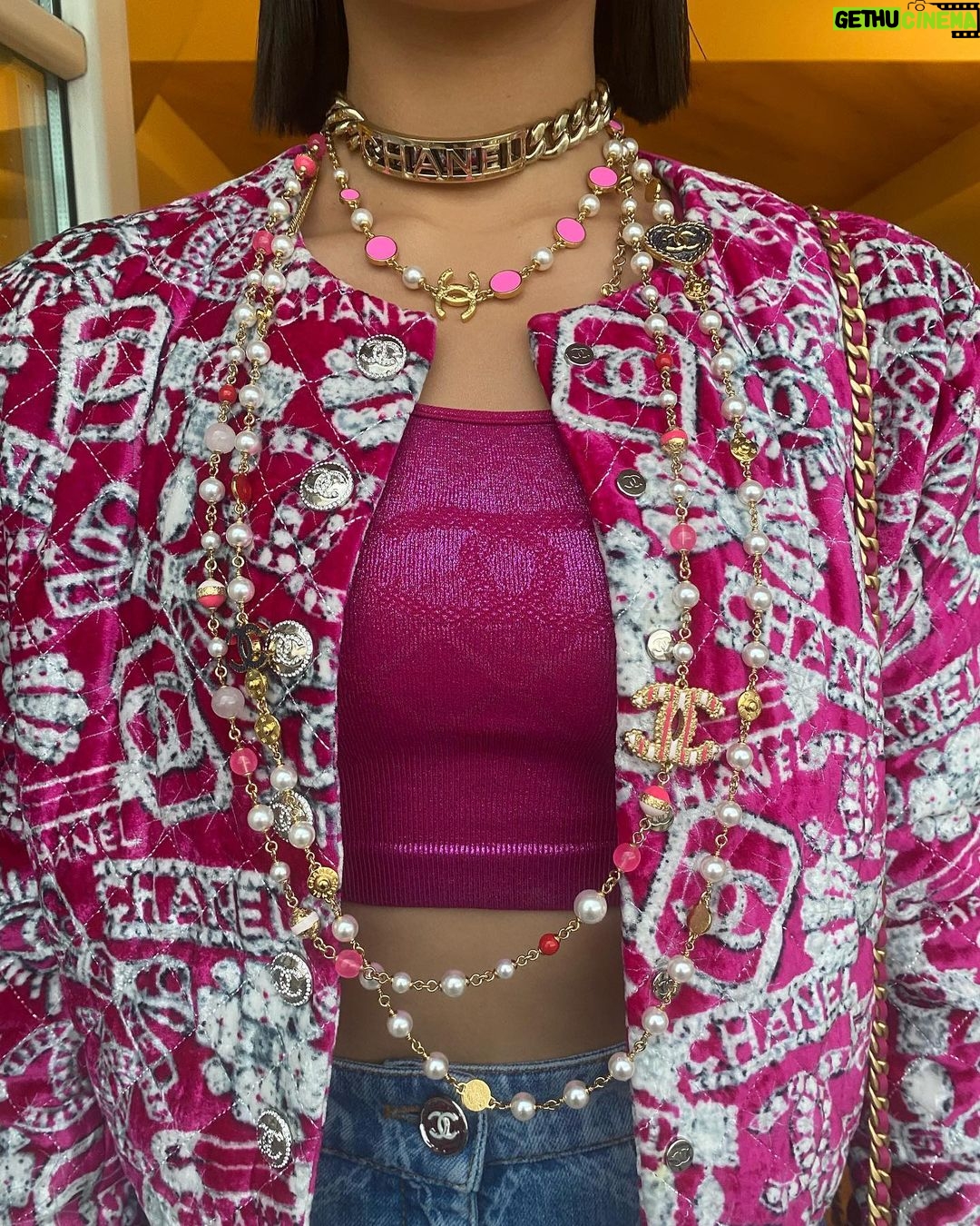 NIKI Instagram - bb’s first ever paris fashion week 🇫🇷🥺 merci beaucoup @chanelofficial for having me 🤍🖤 Paris, France