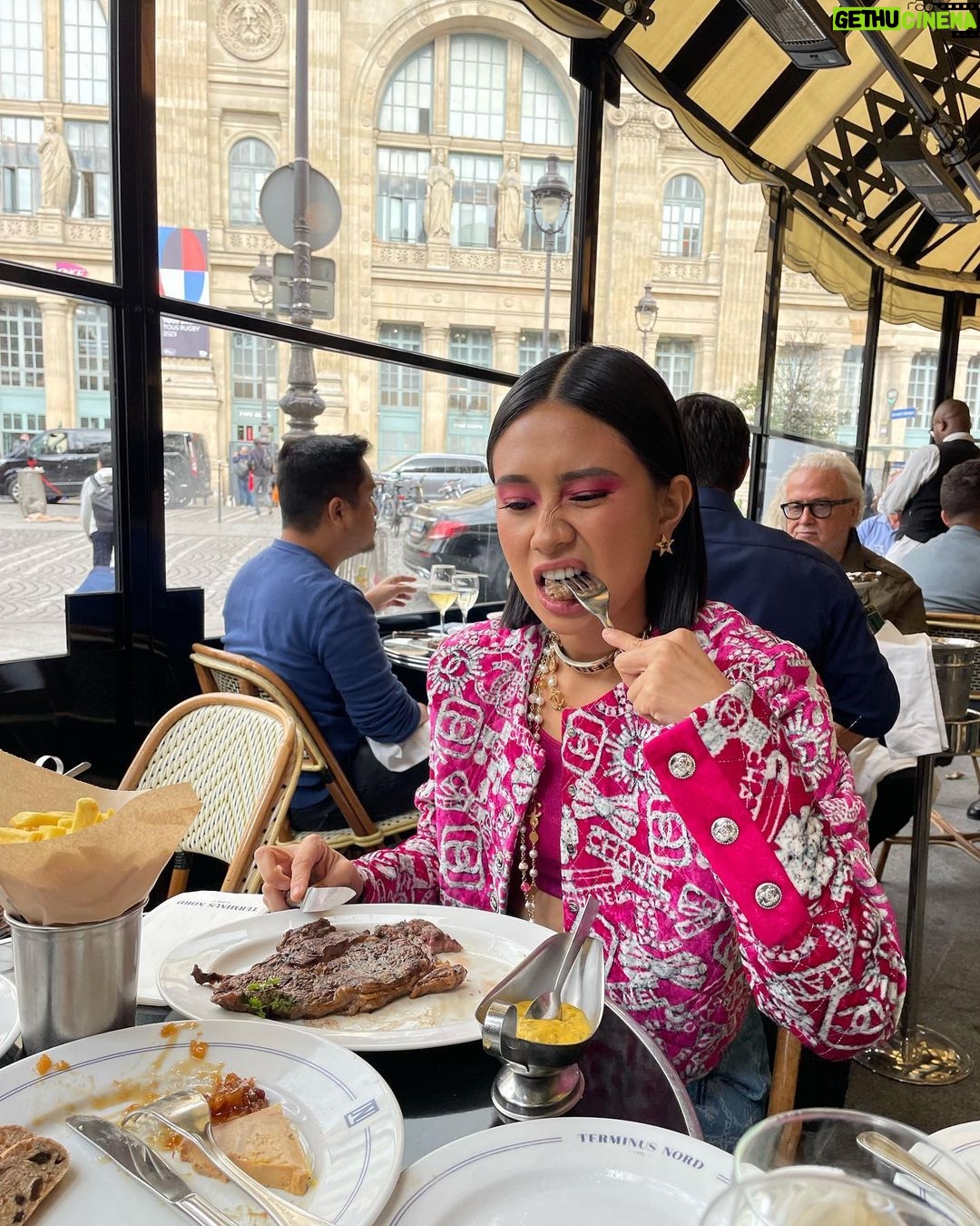 NIKI Instagram - bb’s first ever paris fashion week 🇫🇷🥺 merci beaucoup @chanelofficial for having me 🤍🖤 Paris, France