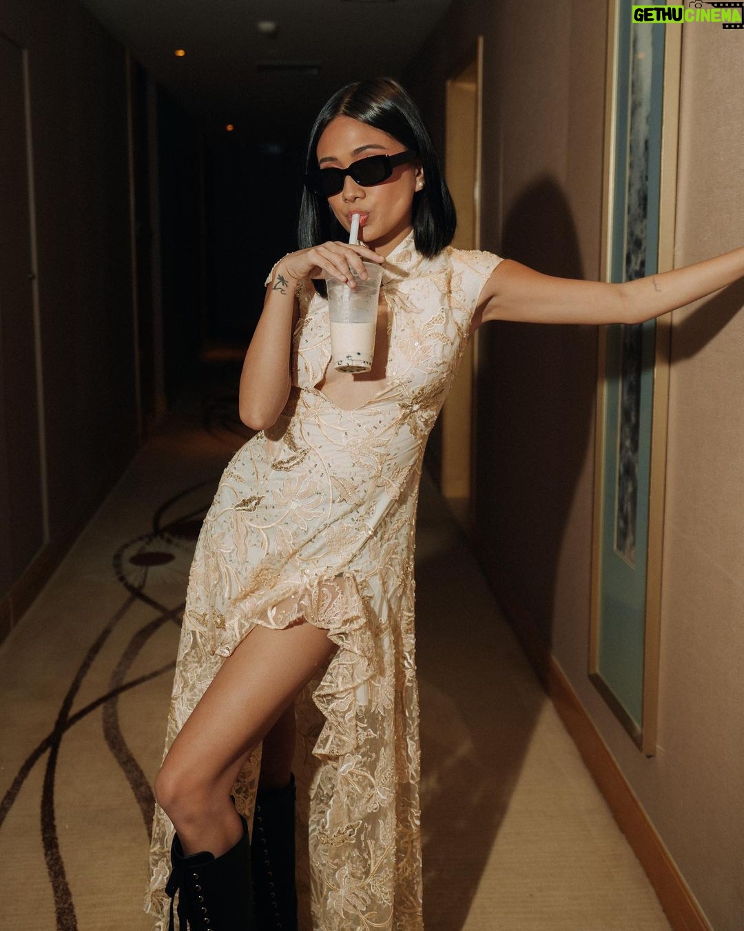 NIKI Instagram - 谢谢 ZHENJIANG 🫧🤍 my first show ever in China thank you all for being there xx 我爱你们 !!!