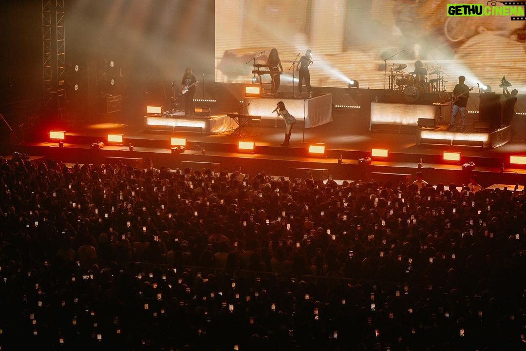 NIKI Instagram - 2 sold out nights in Jakarta❤️🇮🇩 16,000 of you !!! 😭 terima kasih sedalam-dalamnya tanah airku tercinta !!! Jakarta, Indonesia