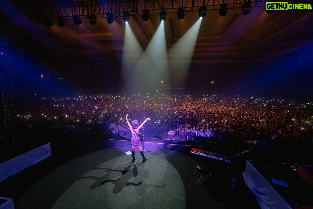 NIKI Instagram - 2 sold out nights in Jakarta❤️🇮🇩 16,000 of you !!! 😭 terima kasih sedalam-dalamnya tanah airku tercinta !!! Jakarta, Indonesia