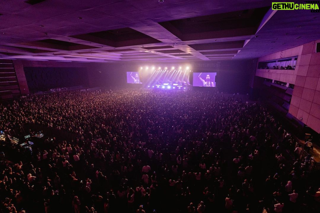 NIKI Instagram - 2 sold out nights in Jakarta❤️🇮🇩 16,000 of you !!! 😭 terima kasih sedalam-dalamnya tanah airku tercinta !!! Jakarta, Indonesia