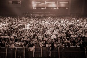 NIKI Instagram - 2 sold out nights in Jakarta❤️🇮🇩 16,000 of you !!! 😭 terima kasih sedalam-dalamnya tanah airku tercinta !!! Jakarta, Indonesia