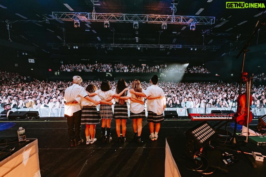 NIKI Instagram - thank you melbourne!!! cutest show ever 🤍 Melbourne, Australia