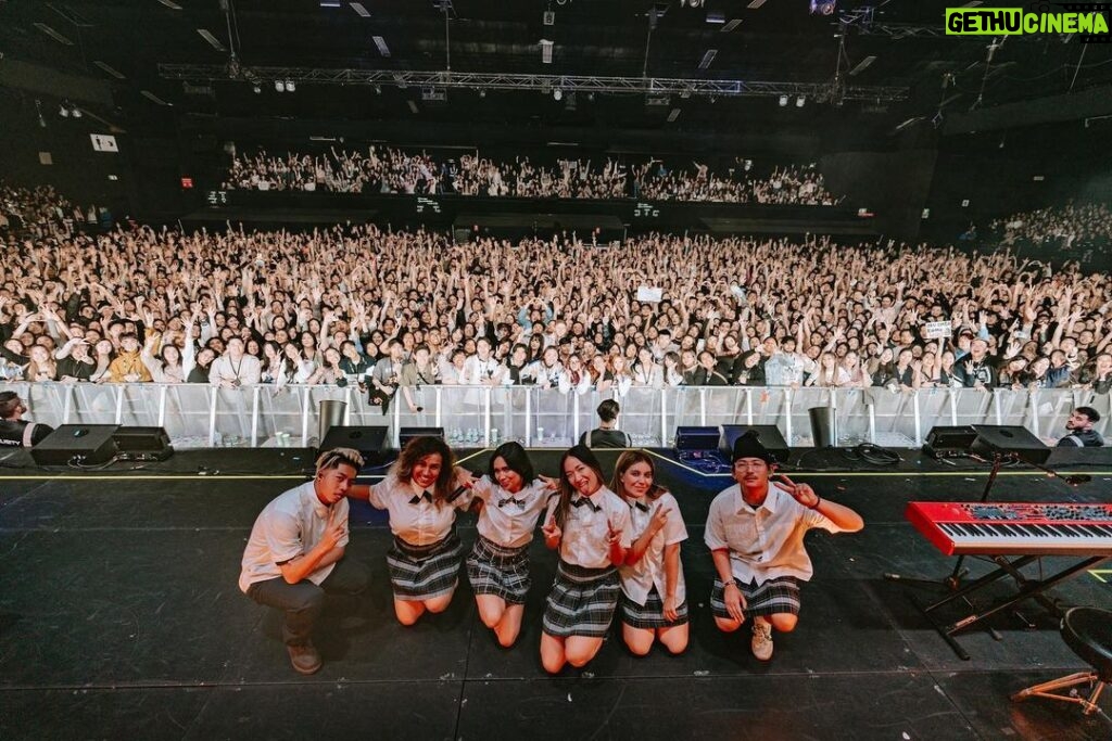 NIKI Instagram - thank you melbourne!!! cutest show ever 🤍 Melbourne, Australia