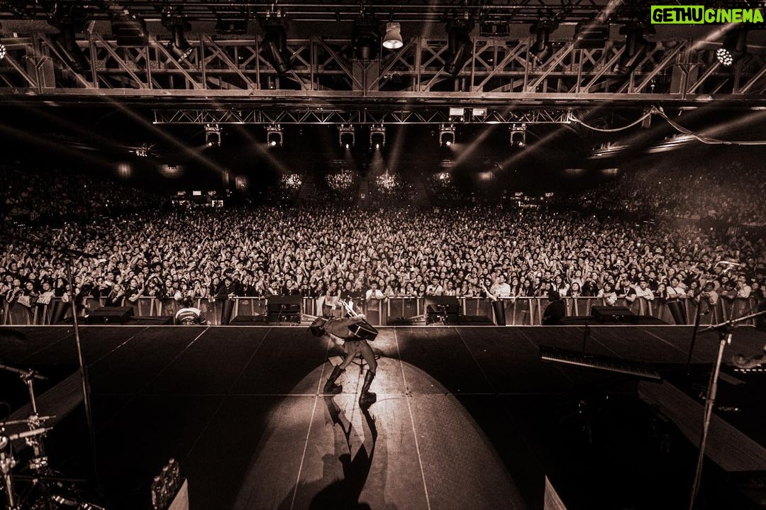 NIKI Instagram - SYDNEY WHAT A TIME. thank you so much. i will still never do a shoey 🤍❌👟🤍 Sydney, Australia