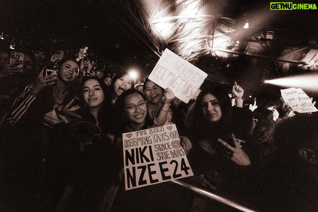 NIKI Instagram - SYDNEY WHAT A TIME. thank you so much. i will still never do a shoey 🤍❌👟🤍 Sydney, Australia
