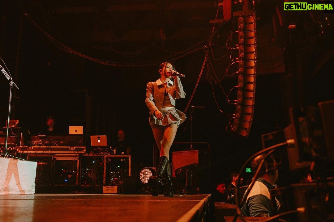 NIKI Instagram - SYDNEY WHAT A TIME. thank you so much. i will still never do a shoey 🤍❌👟🤍 Sydney, Australia