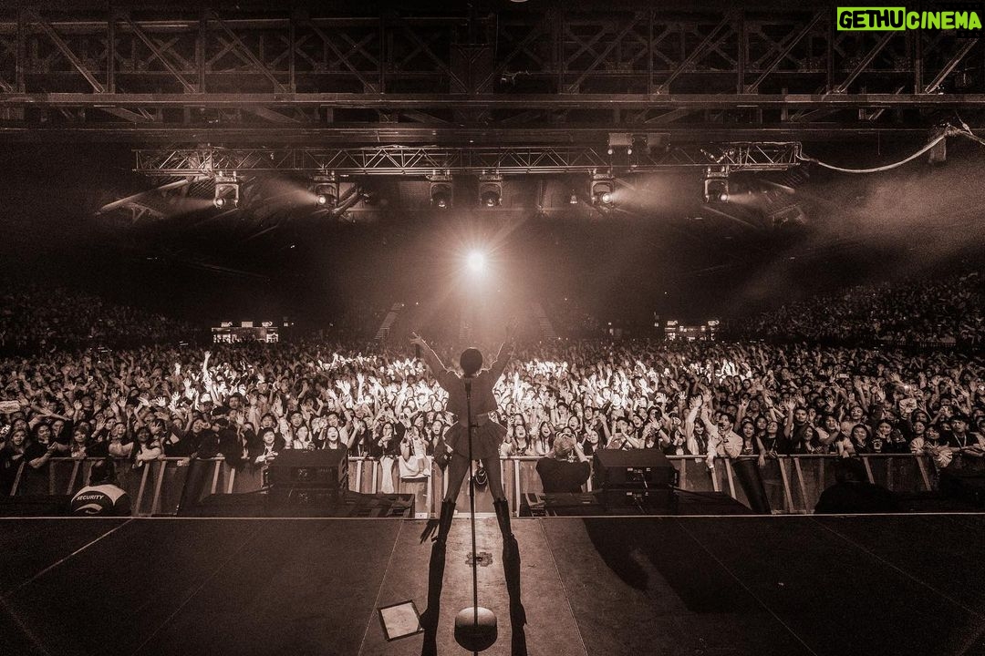 NIKI Instagram - SYDNEY WHAT A TIME. thank you so much. i will still never do a shoey 🤍❌👟🤍 Sydney, Australia