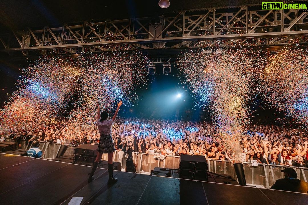 NIKI Instagram - SYDNEY WHAT A TIME. thank you so much. i will still never do a shoey 🤍❌👟🤍 Sydney, Australia