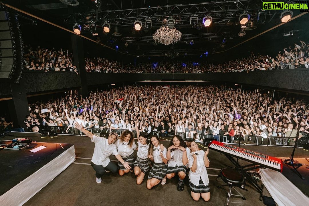 NIKI Instagram - thank u brisbane u were so v loud so v fun !!! 🐨🐨🐨 will be back !!! Brisbane, Queensland, Australia