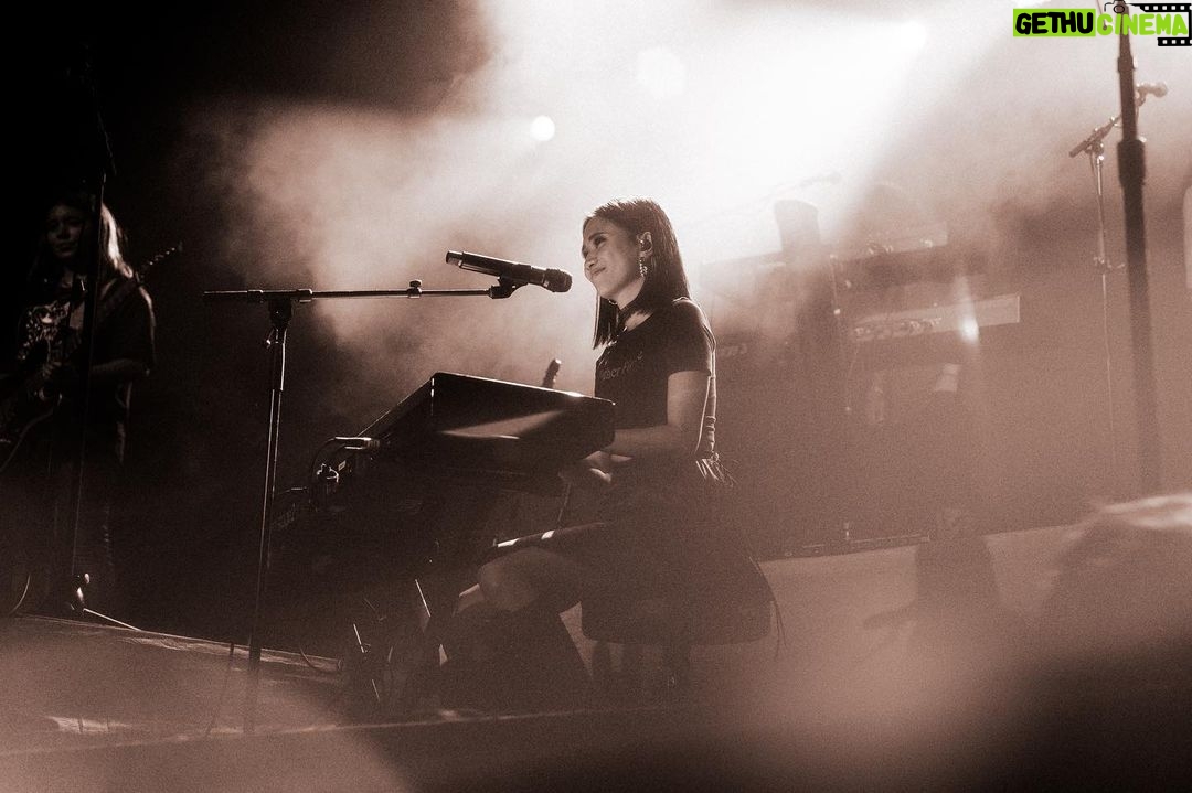 NIKI Instagram - thank u brisbane u were so v loud so v fun !!! 🐨🐨🐨 will be back !!! Brisbane, Queensland, Australia