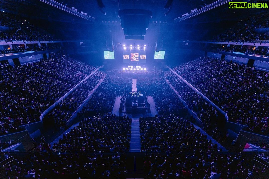 NIKI Instagram - mahal kita manila 🤍 first sold out headline arena show. thank you soooo much the love was electric !!! Manila, Philippines
