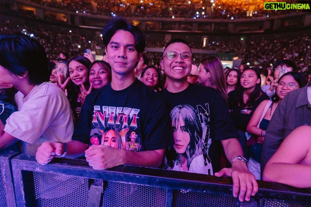 NIKI Instagram - mahal kita manila 🤍 first sold out headline arena show. thank you soooo much the love was electric !!! Manila, Philippines
