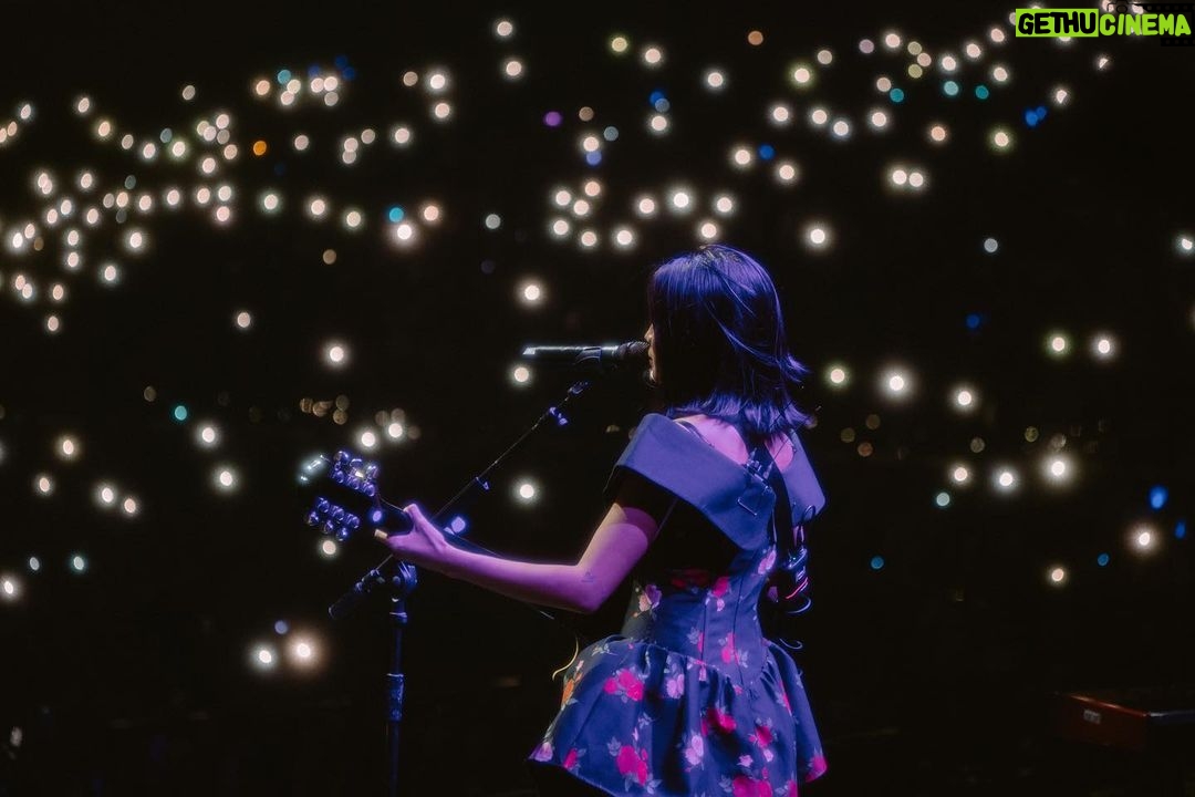 NIKI Instagram - mahal kita manila 🤍 first sold out headline arena show. thank you soooo much the love was electric !!! Manila, Philippines