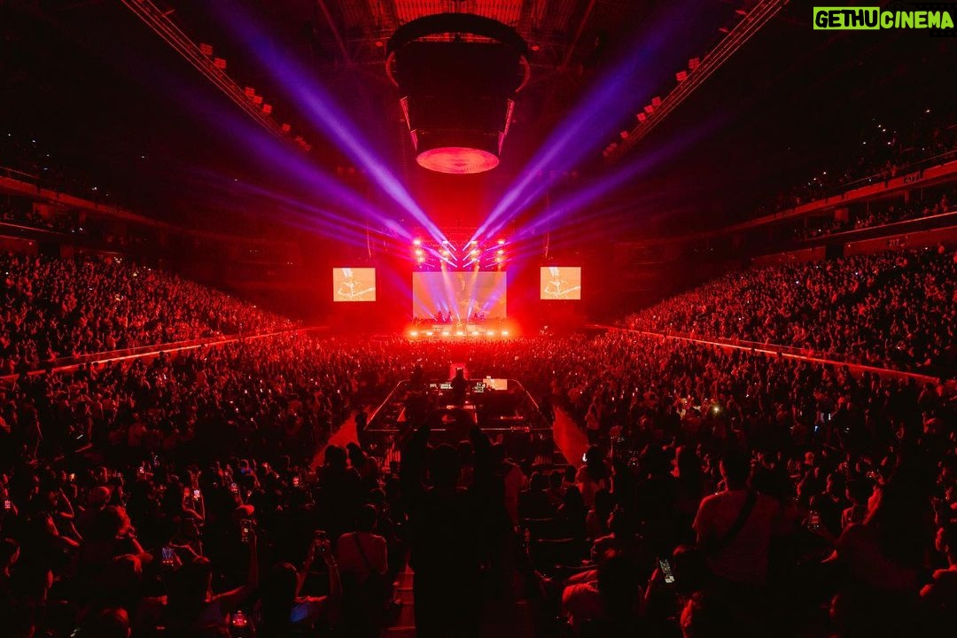 NIKI Instagram - mahal kita manila 🤍 first sold out headline arena show. thank you soooo much the love was electric !!! Manila, Philippines