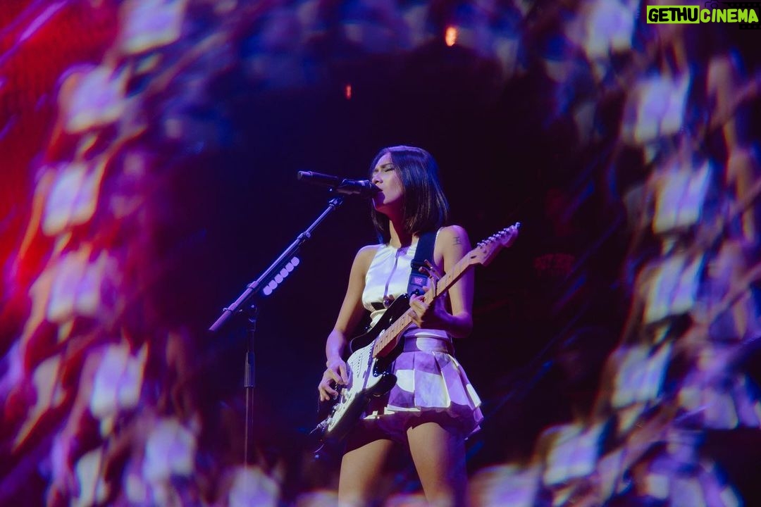 NIKI Instagram - thank you melbourne!!! cutest show ever 🤍 Melbourne, Australia