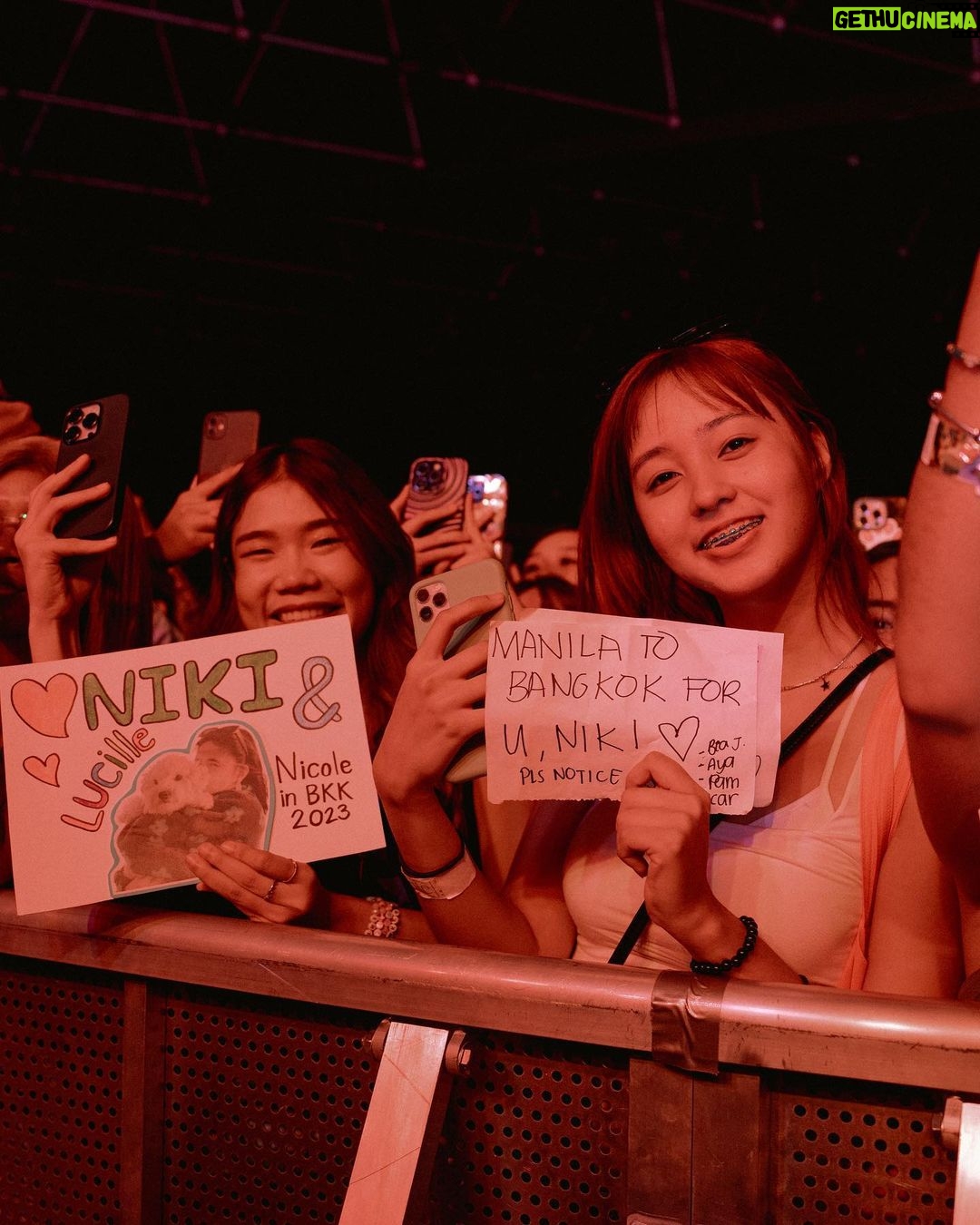 NIKI Instagram - ขอบคุณค่ะ 🇹🇭🤍 thank you bangkok Bangkok, Thailand
