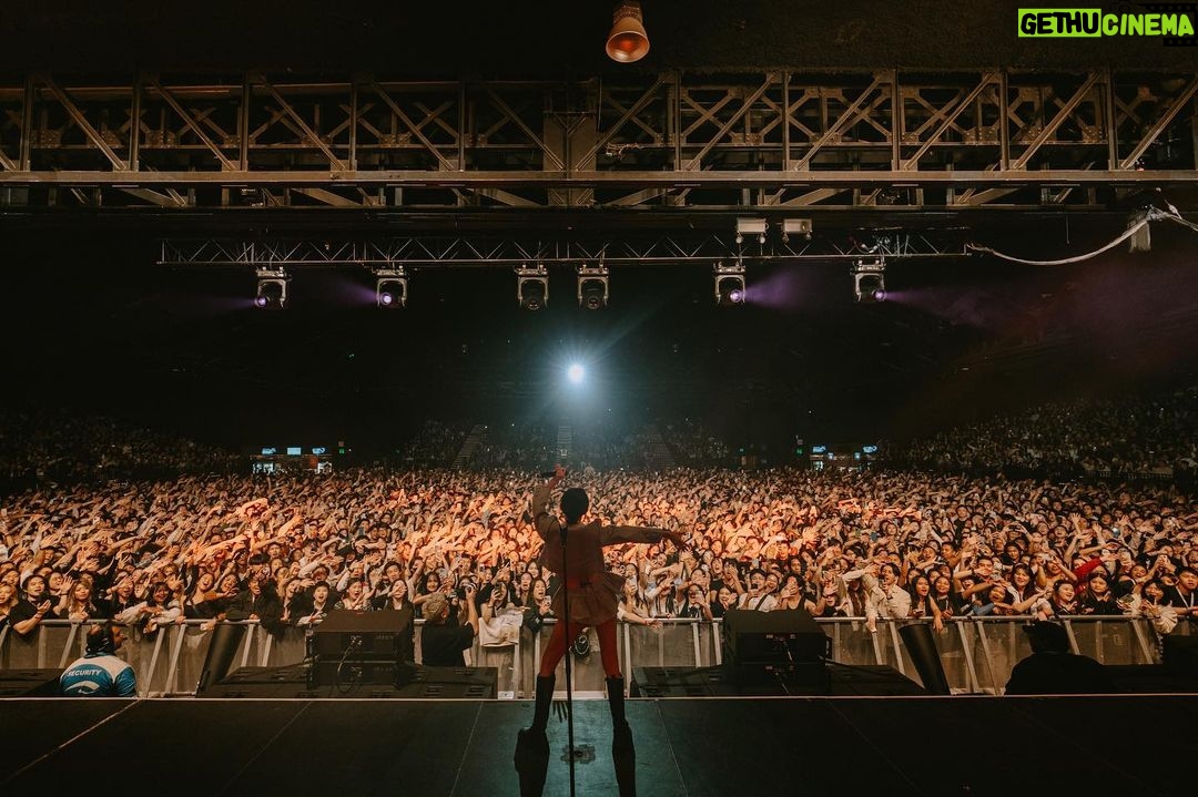 NIKI Instagram - SYDNEY WHAT A TIME. thank you so much. i will still never do a shoey 🤍❌👟🤍 Sydney, Australia