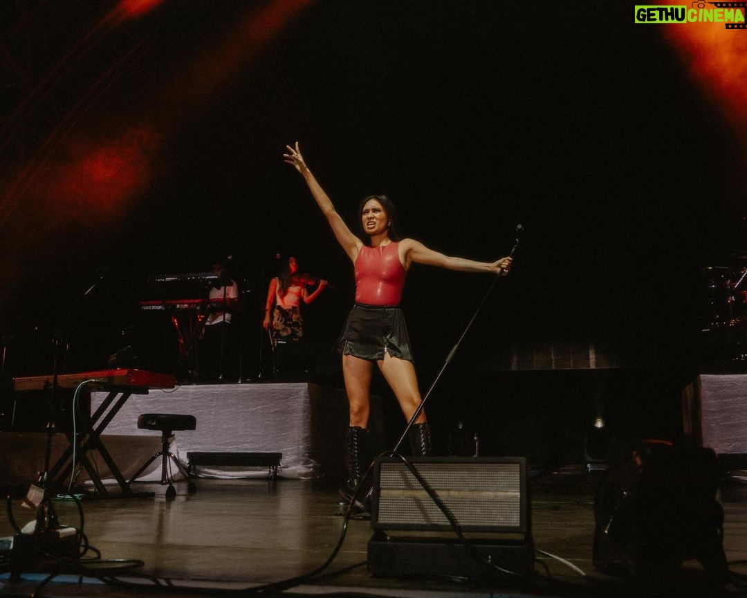 NIKI Instagram - mahalo hawaii 🌺 thank you so much Honolulu, Hawaii