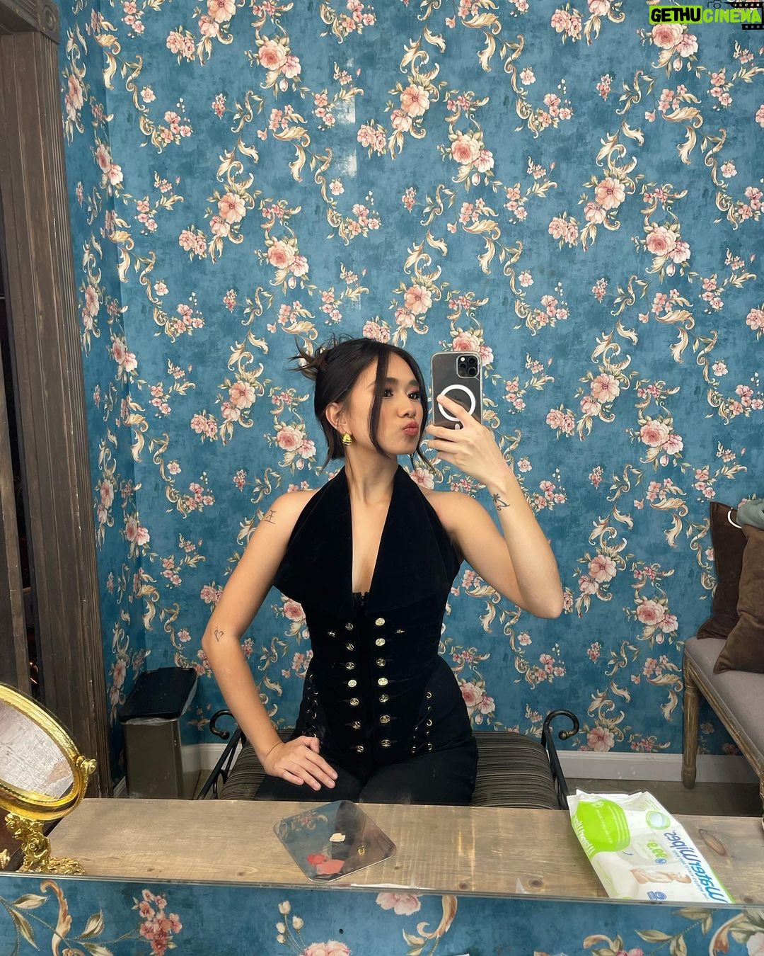NIKI Instagram - villain era MAY be loading rn idk yet. will let u know ππΌππΌ see u on tour
