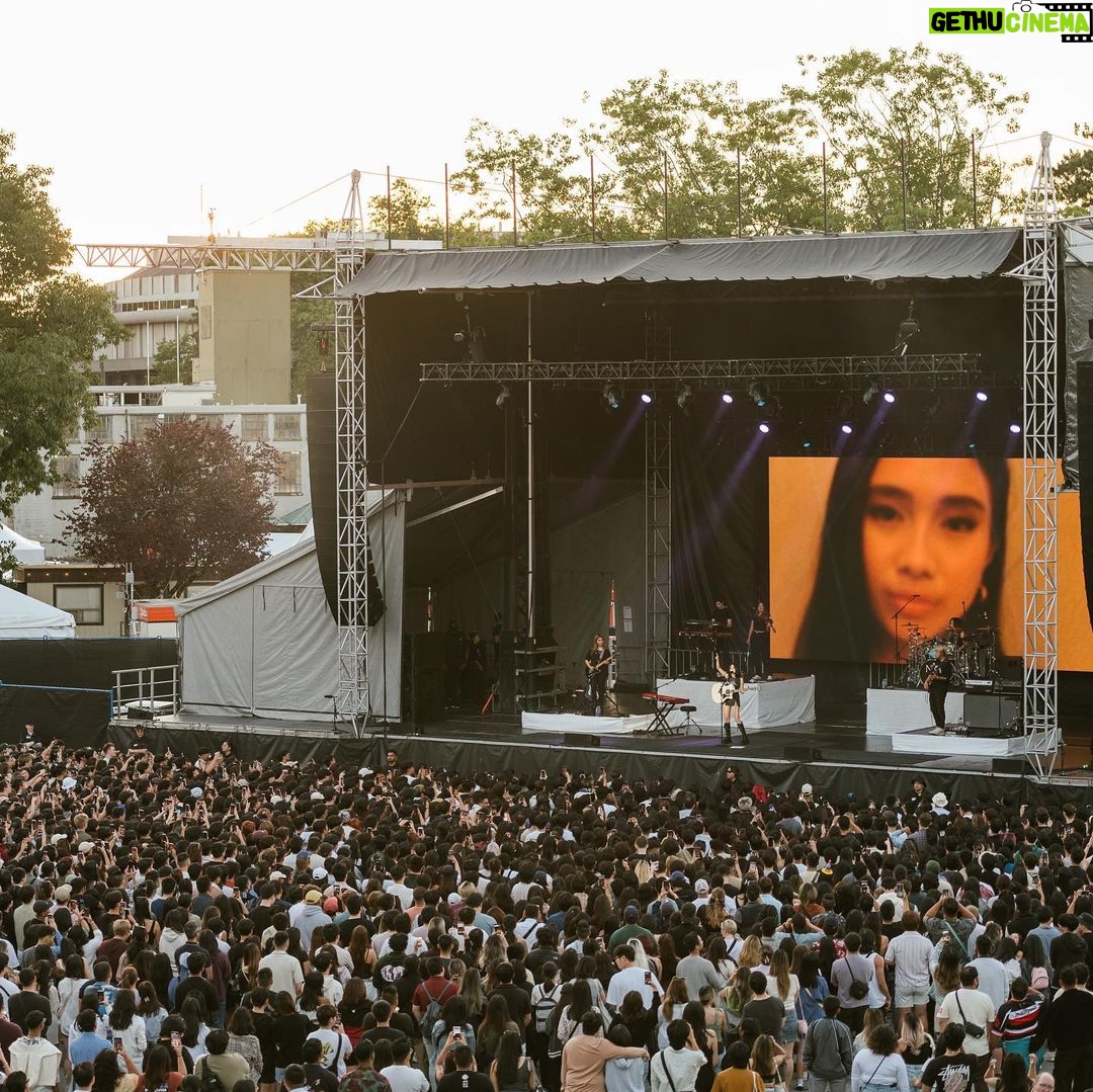 NIKI Instagram - thank u vancouver 🤍 loudest crowd Vancouver, British Columbia