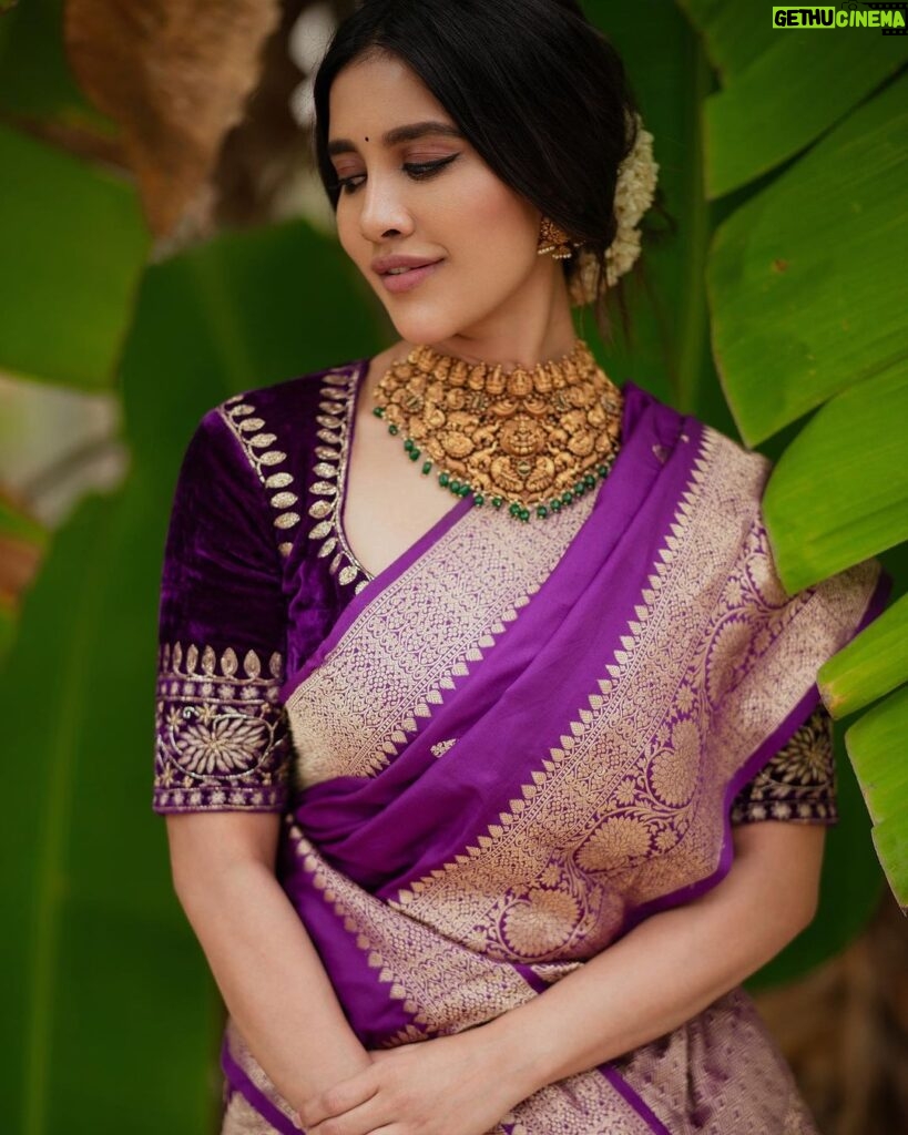 Nabha Natesh Instagram - Wishing you a Diwali filled with boundless joy, radiant moments, and endless laughter. Let the festival of lights illuminate your heart with happiness! : : : : Saree and blouse - @omanas.in Jewellery - @navrathan1954 X @storystudiolive Stylist - @sandhya__sabbavarapu @team_sandhya Assisted by - @sirichandana_medi Hair +makeup - yours truly Shimoga, Karnataka