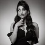 Nabha Natesh Instagram - just a tad bit of old-school glam ✨ : : : Outfit : @labeldivyagoel Jewellery: @lavgender Styling :@sandhya__sabbavarapu @team_sandhya Styling team : @prekshadhakad_ @styled_bysonali_ Photography : @pranav.foto Hair : @crafted_hair_by_her Makeup : @sonalsethiamakeup