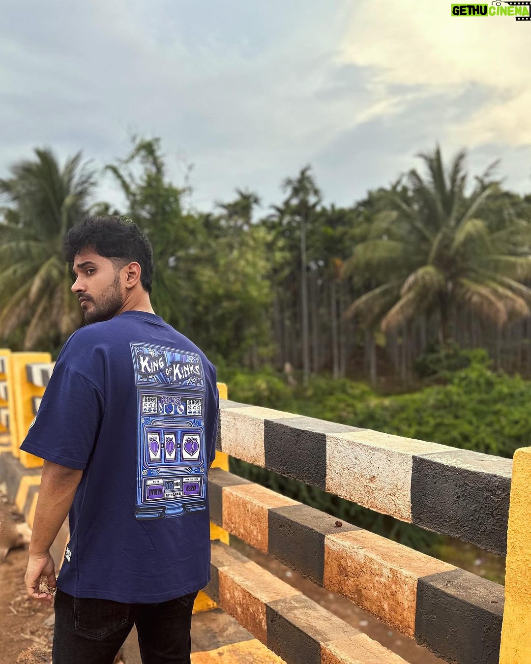 Nabha Natesh Instagram - I feel the road trips are incomplete if you don’t make random pit-stops for pictures . Right ? @nahushchakravarthi doesn’t agree but does it for me 🤣 Ok bye ! Bangalore Shimoga Highway