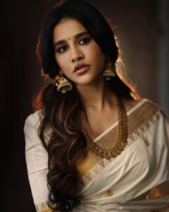 Nabha Natesh Instagram - My first ever Onam saree !! It has a special place in my heart now ❤️ : : : : Jewellery - @navrathan1954 X @storystudiolive Stylist - @sandhya__sabbavarapu Assisted by - @sirichandana_medi @prekshadhakad_ Photography - @karteeksivagouni Hairstylist - @naidukavala Makeup - @makeupbyramakrishna