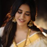 Nabha Natesh Instagram – Wishing everyone a happy Onam 🦚
:
:
:
:

Jewellery – @navrathan1954 X @storystudiolive 
Stylist – @sandhya__sabbavarapu 
Assisted by – @sirichandana_medi @prekshadhakad_ 
Photography – @karteeksivagouni 
Hairstylist – @naidukavala 
Makeup – @makeupbyramakrishna