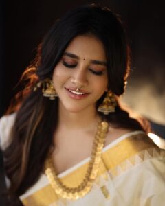 Nabha Natesh Instagram - Wishing everyone a happy Onam 🦚 : : : : Jewellery - @navrathan1954 X @storystudiolive Stylist - @sandhya__sabbavarapu Assisted by - @sirichandana_medi @prekshadhakad_ Photography - @karteeksivagouni Hairstylist - @naidukavala Makeup - @makeupbyramakrishna