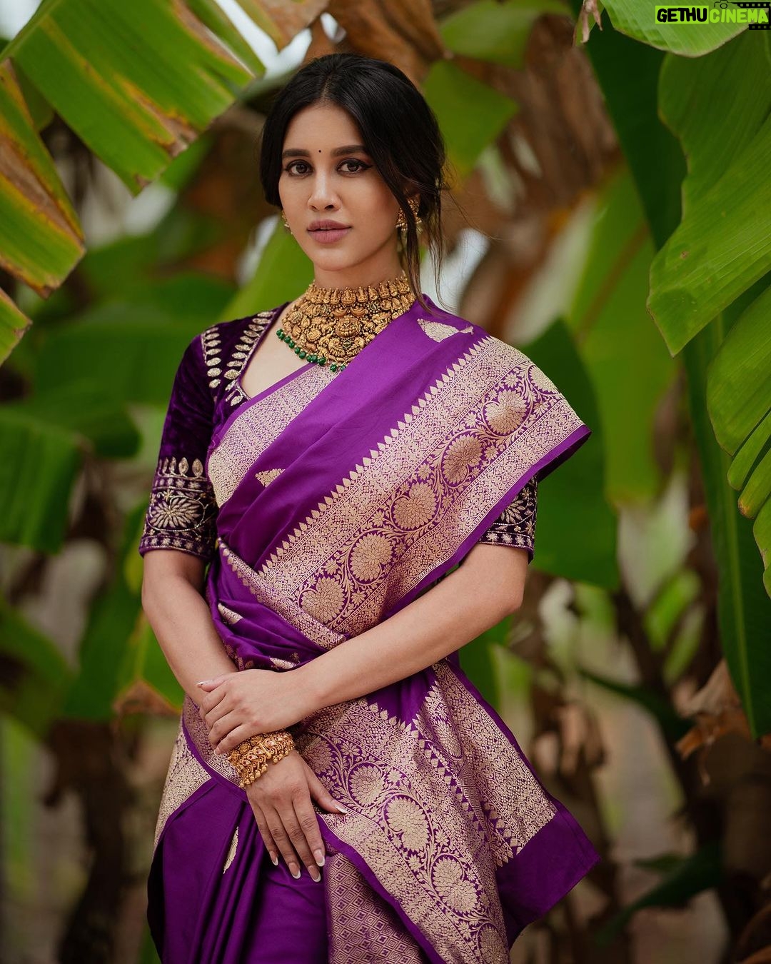Nabha Natesh Instagram - Wishing you a Diwali filled with boundless joy, radiant moments, and endless laughter. Let the festival of lights illuminate your heart with happiness! : : : : Saree and blouse - @omanas.in Jewellery - @navrathan1954 X @storystudiolive Stylist - @sandhya__sabbavarapu @team_sandhya Assisted by - @sirichandana_medi Hair +makeup - yours truly Shimoga, Karnataka