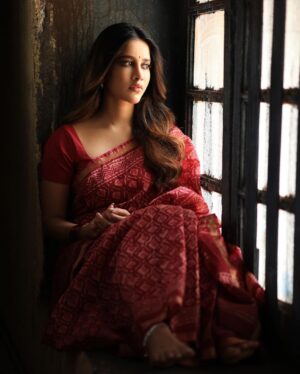 Nabha Natesh Instagram - The art of a glance…
ft. whispering eyes 
:
:
:
:

Stylist - @sandhya__sabbavarapu
Styling team - @team_sandhya
@sirichandana_medi
Photograper - @karteeksivagouni
Management team - @karthik_peruru @aleen_aladnak