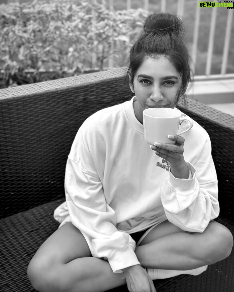 Nabha Natesh Instagram - caffeinate. read. sky-gaze. repeat 🔁 my perpetual mood !
