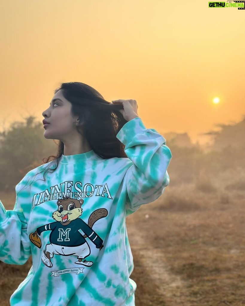 Nabha Natesh Instagram - so that’s the first ever sun of the year, gorgeous than ever! Okay happy 2024 ♥