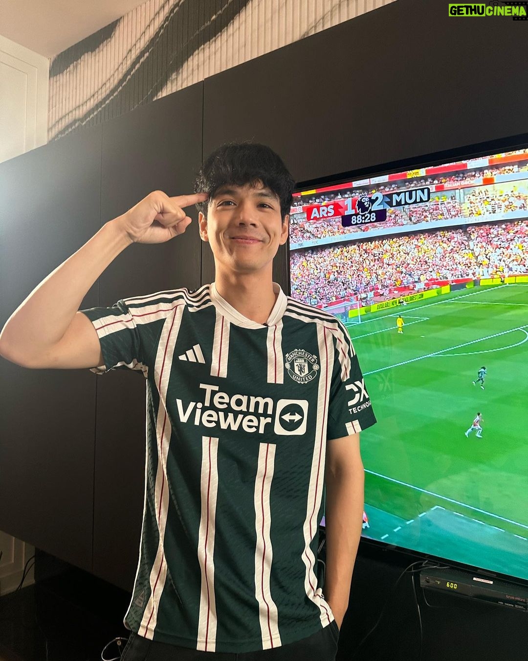 Nachat Juntapun Instagram - ถ่ายไว้ตอน เเมนยู นำ 2-1 ก่อน var ทำกูว้าวุ่นเอาเลยครับ เต็มที่เลยครับ อยากเม้นไร เชิญครับ 😭😭😭😭