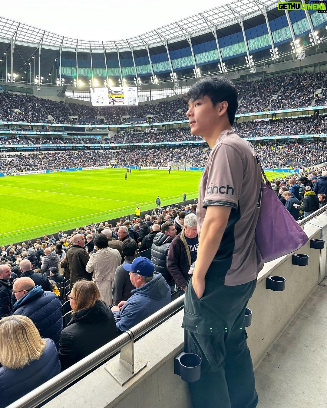 Nachat Juntapun Instagram - ขอบคุณ อั๋งเปา ตั๋วดู สเปอร์ส จาก @artiwara ❤️ White Hart Lane