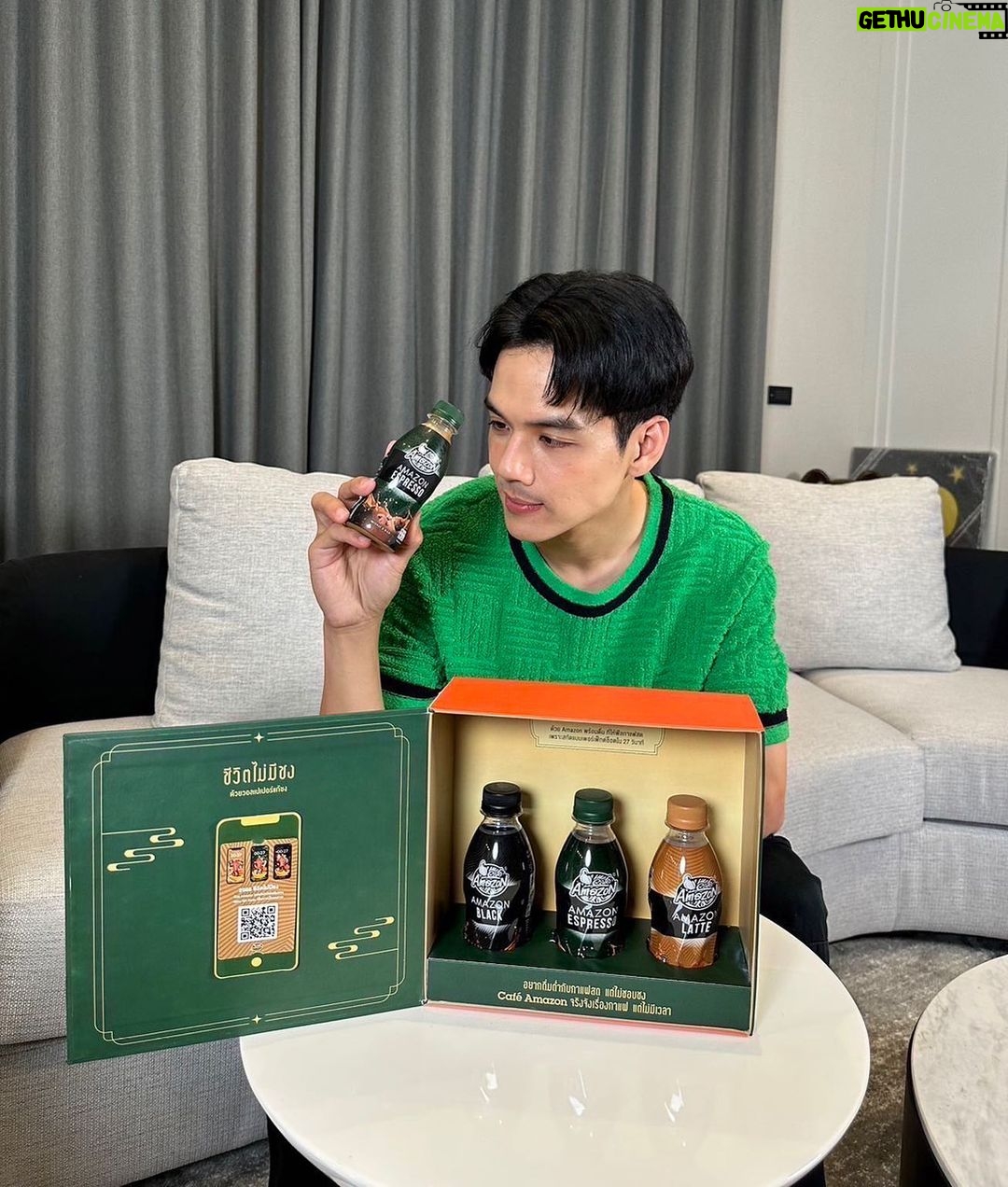 Nachat Juntapun Instagram - ปีนี้ใครกำลังชง . . . มาแก้ชงกันสักหน่อย กับชุดแก้ชงของ Café Amazon เพราะว่าเขามีกาแฟพร้อมดื่มแบบไม่ต้องชง!!! มี 3 รสชาติ อเมซอนแบล็ค อเมซอนเอสเปรสโซ่ และอเมซอนลาเต้ ที่กล่องแก้ชงมาพร้อมกับ Wallpaper แก้ชงและเสริมดวงด้านต่างๆ เหมาะกับคนที่ชงในปีนี้มาก ใครอยากลองอย่าลืมไปหาซื้อกาแฟได้ที่ 7-11 ทุกสาขานะครับ!! #จริงจังเรื่องกาแฟแต่ไม่มีเวลา #คาเฟ่อเมซอนพร้อมดื่ม #กาแฟพร้อมดื่มคาเฟ่อเมซอน #CafeAmazonRTD